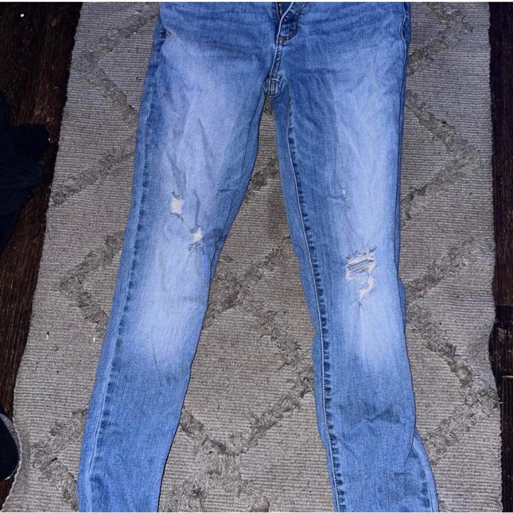 Blue ripped jeans.